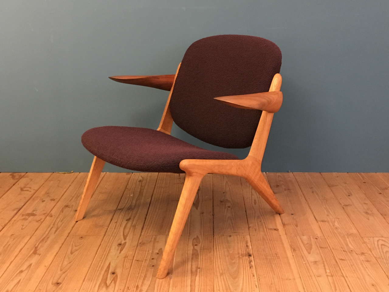 ISラウンジ　肘ウォールナット材