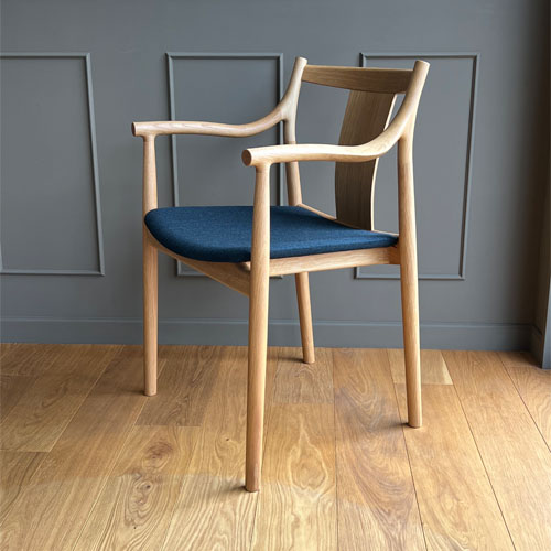 コーラスチェア