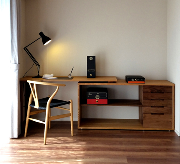 desk.jpg