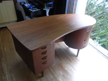 Desk1.jpg