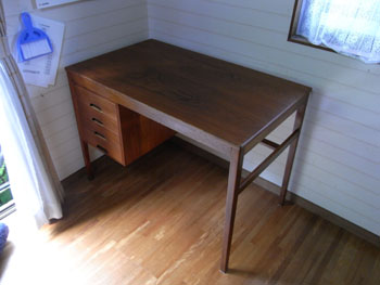 Desk2.jpg