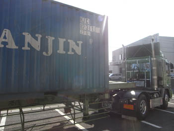 20100611コンテナ入荷-1.jpg