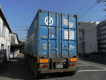 20100611コンテナ入荷-2.jpg